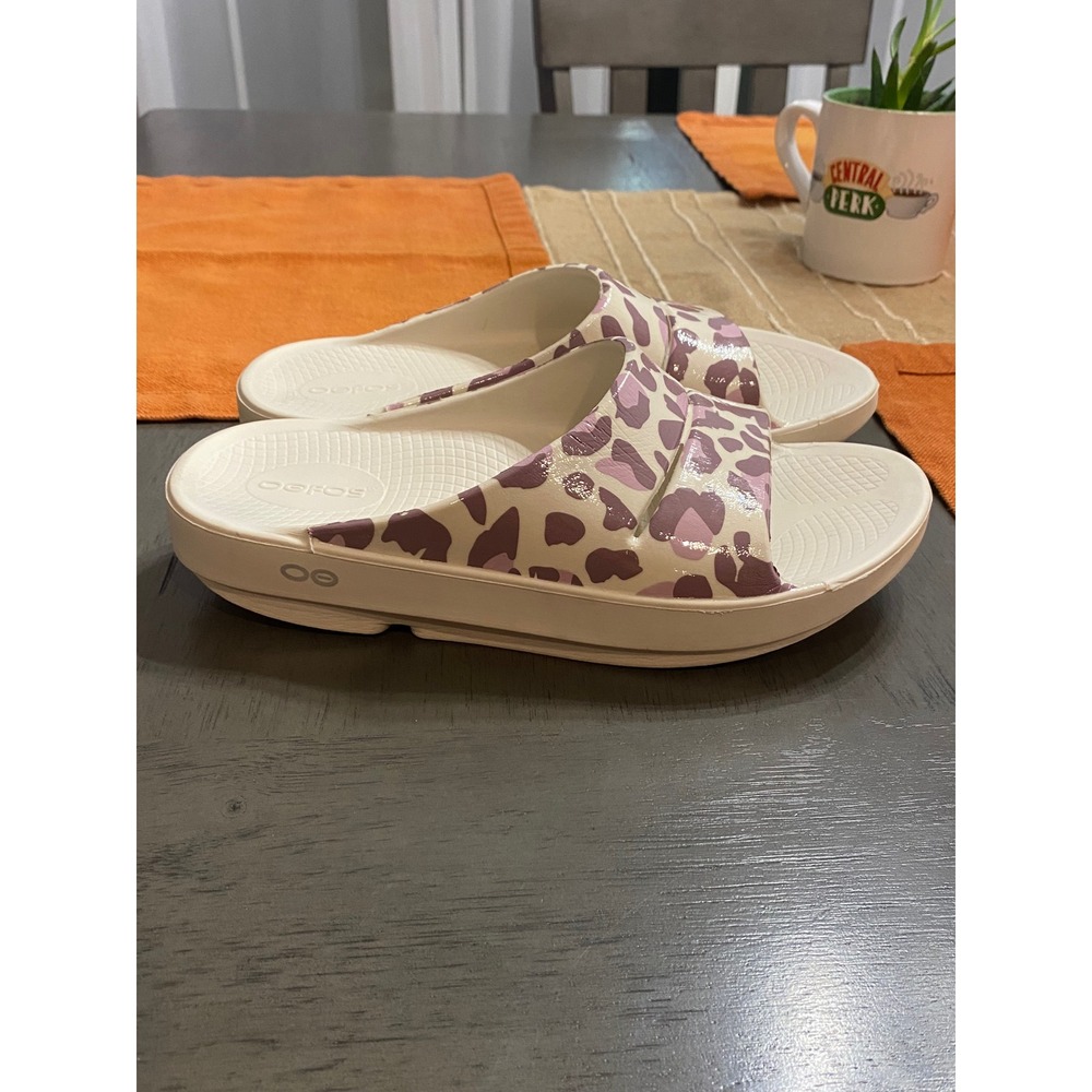 OOFOS OOahh Sport Recovery Slides White Purple Leopard Print Sandals Womens 7